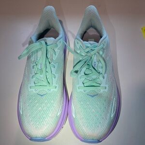 HOKA CLIFTON WOMENS
Size 9 B
Color SOLM Sunlit Ocean Lilac Mist